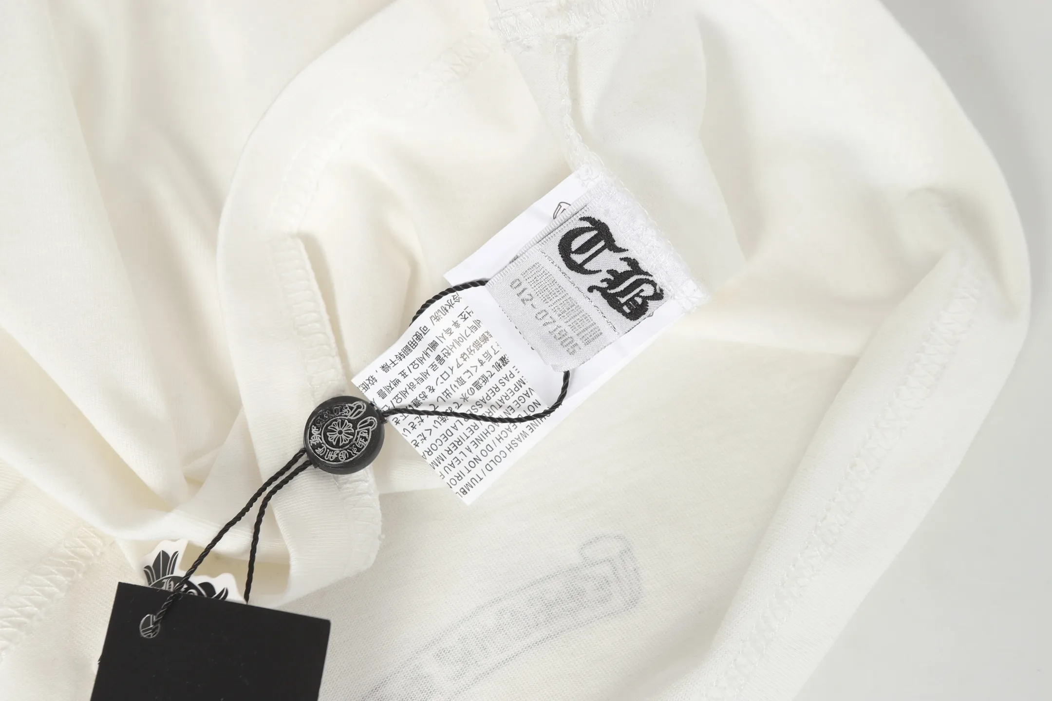 P150 cross-border model. Those who pursue quality, please do not place an order. -Chrome Hearts/Chrome Hearts 23ss Sanskrit printed popular long-sleeved T-shirt -High weight, high density and high quality. The wool is soft, delicate and skin-friendly. It feels soft and silky. It has excellent warmth and skin-friendly properties.